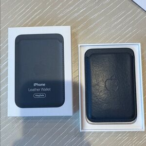 Apple iPhone Leather Wallet with MagSafe - Dark Blue